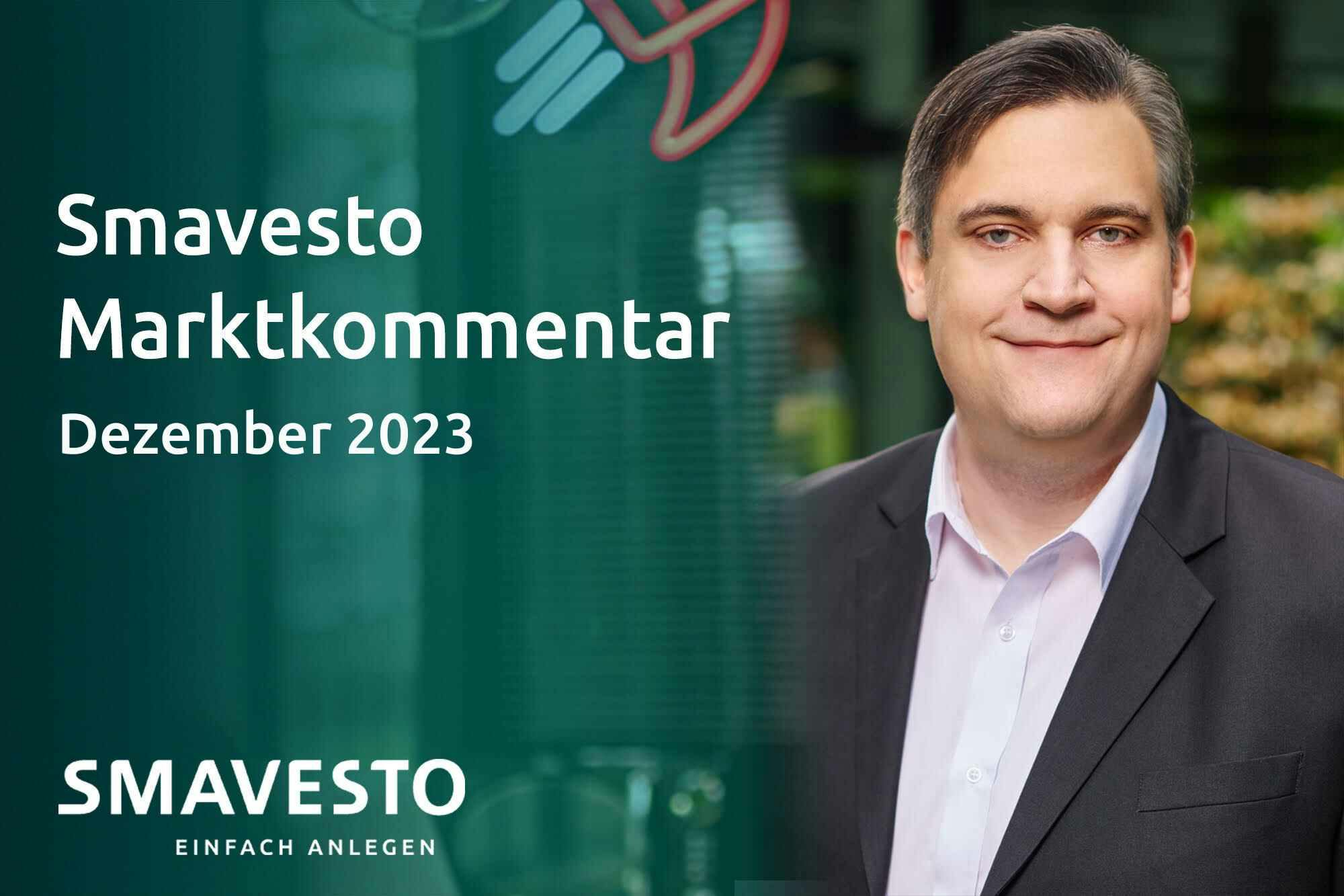 Sascha Otto vor grünem Hintergrund, daneben steht "Smavesto Marktkommentar Dezember 2023".