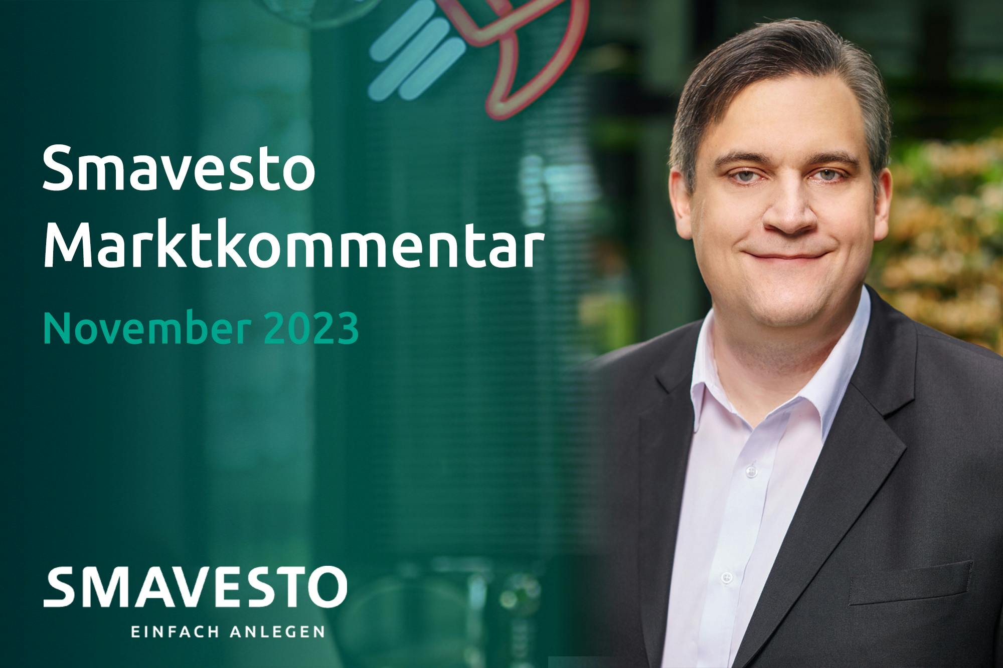 Sascha Otto vor grünem Hintergrund, daneben steht "Smavesto Marktkommentar November 2023".